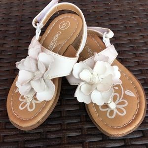 Cherokee white flowered toddler 6 sandal